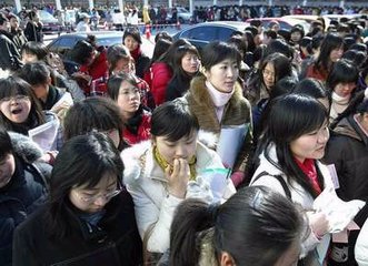 今年高校毕业生创历史新高 超半数已找到工作